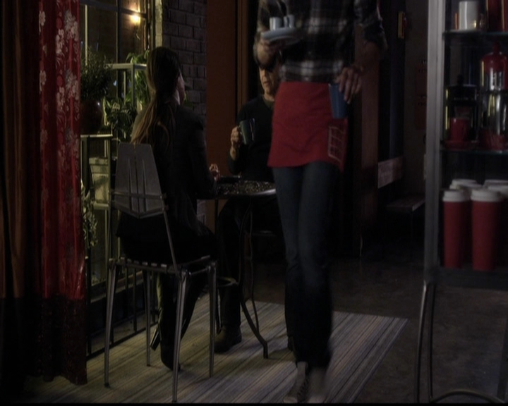 LucyHale-dot-nl_PrettyLittleLiars-4x05GammaZetaDie1473.jpg