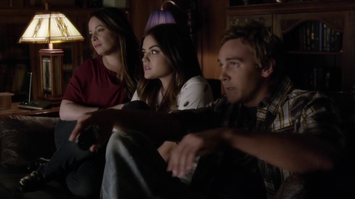 Charmed-Online_dot_net-PrettyLittleLiars-5x08ScreamForMe2403.jpg