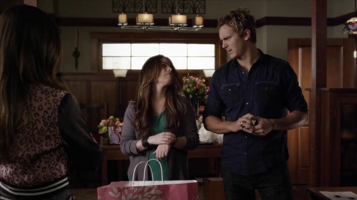 Charmed-Online_dot_net-PrettyLittleLiars-5x09MarchOfDimes0922.jpg