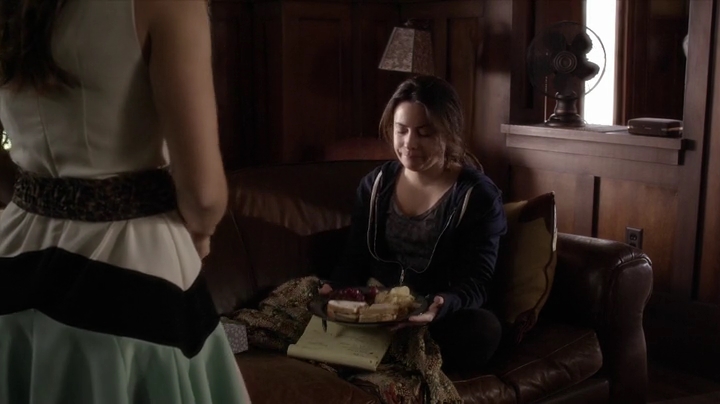 Charmed-Online_dot_net-PrettyLittleLiars-5x10ADarkAli0415.jpg