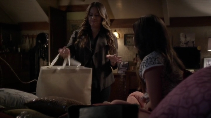 Charmed-Online_dot_net-PrettyLittleLiars-5x10ADarkAli1950.jpg