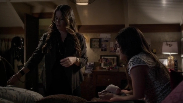 Charmed-Online_dot_net-PrettyLittleLiars-5x10ADarkAli1961.jpg