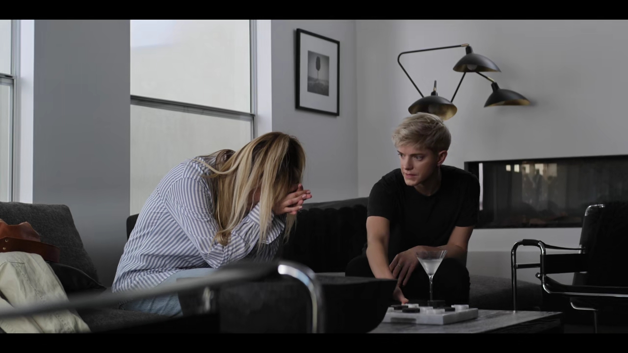 Charmed-Online-dot-nl_TheFlightAttendant2x05-1238.jpg Charmed-Online-dot-nl_TheFlightAttendant2x05-1238.jpg