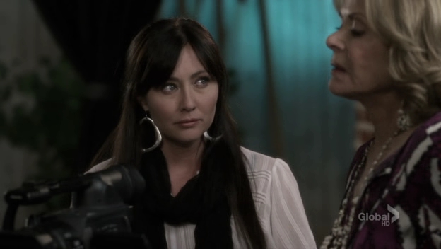 Charmed-Online-dot-net_90210-1x04-1310.jpg Charmed-Online-dot-net_90210-1x04-1310.jpg