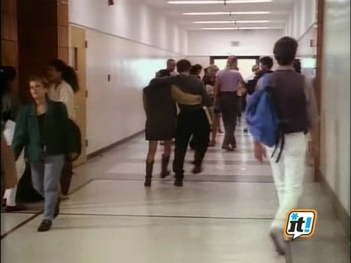 charmed-online_dot_nl-BeverlyHills90210-1x02-2476.jpg