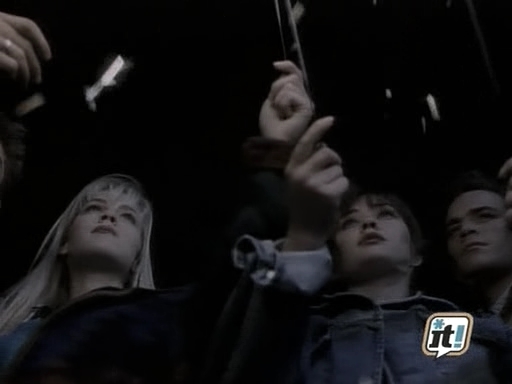 charmed-online_dot_nl-BeverlyHills90210-2x14-2457.jpg