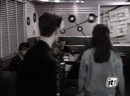 charmed-online_dot_nl-BeverlyHills90210-2x15-0527.jpg