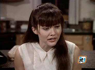 Charmed-Online-dot-NL-BeverlyHills90210-3x08-0729.jpg