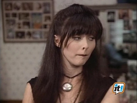 Charmed-Online-dot-NL-BeverlyHills90210-3x14-0820.jpg