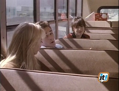 Charmed-Online-dot-NL-BeverlyHills90210-3x17-1994.jpg