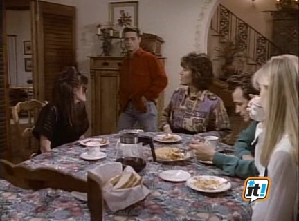 Charmed-Online-dot-NL-BeverlyHills90210-3x23-0500.jpg