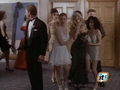 Charmed-Online-dot-NL-BeverlyHills90210-3x27-2414.jpg