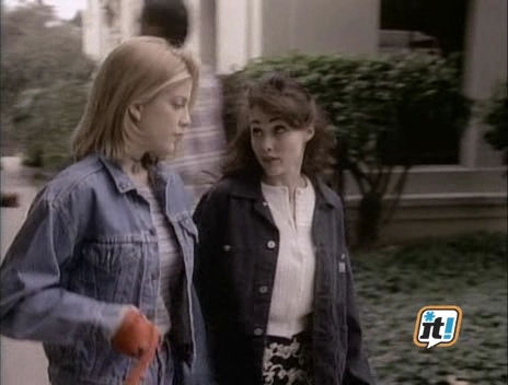 Charmed-Online-dot-NL-BeverlyHills90201-4x222131.jpg