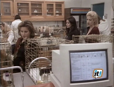 Charmed-Online-dot-NL-BeverlyHills90201-4x230945.jpg
