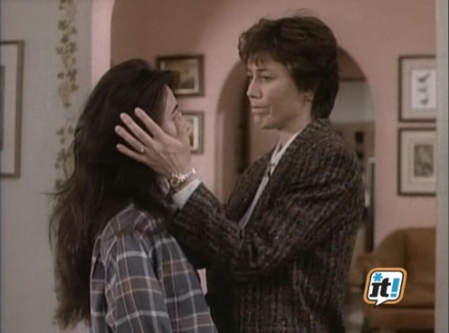 Charmed-Online-dot-NL-BeverlyHills90201-4x240816.jpg