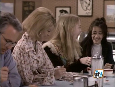 Charmed-Online-dot-NL-BeverlyHills90201-4x25-1589.jpg