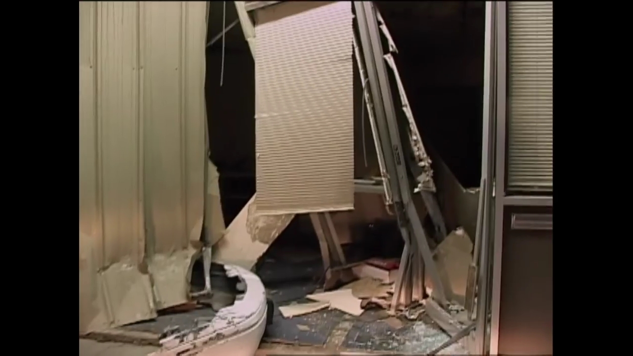 Charmed-dot-nl_ScareTactics3x08-0211.jpg Charmed-dot-nl_ScareTactics3x08-0211.jpg