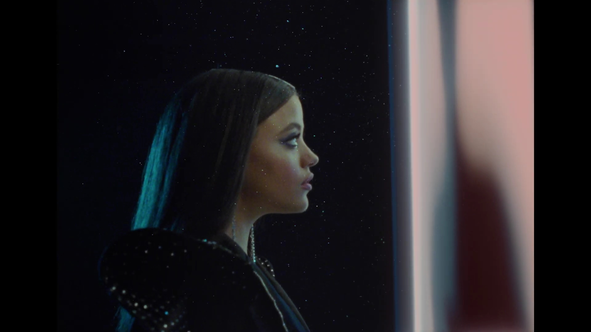 Charmed-Online-dot-nl_SarahJeffery-Suffer_MusicVideo0147.jpg Charmed-Online-dot-nl_SarahJeffery-Suffer_MusicVideo0147.jpg