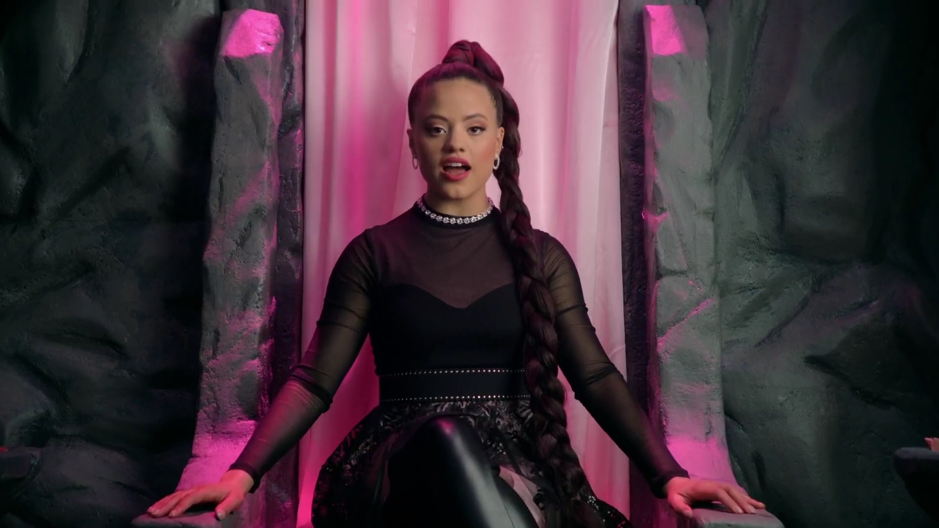 Charmed-Online-dot-nl_QueenOfMean-Remixclip00008.jpg Charmed-Online-dot-nl_QueenOfMean-Remixclip00008.jpg