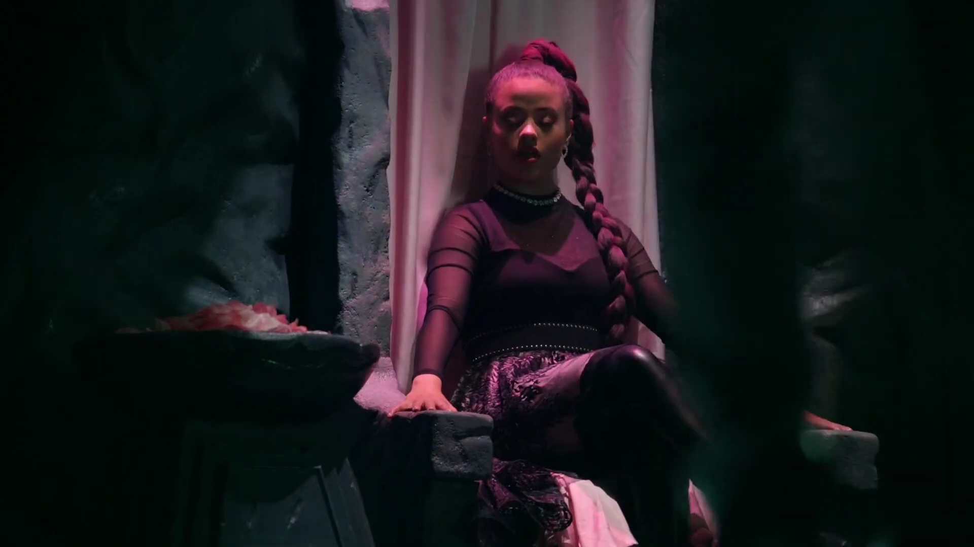 Charmed-Online-dot-nl_QueenOfMean-Remixclip00011.jpg Charmed-Online-dot-nl_QueenOfMean-Remixclip00011.jpg