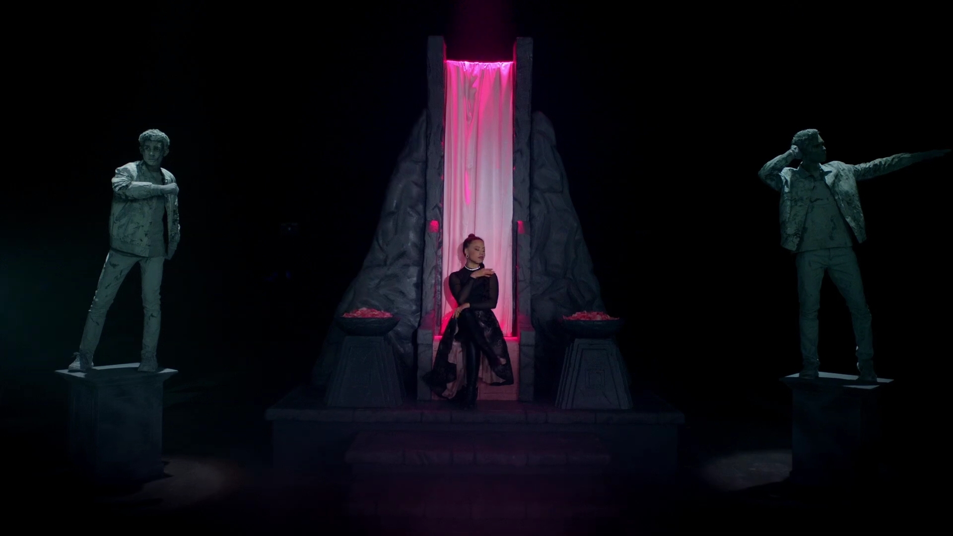 Charmed-Online-dot-nl_QueenOfMean-Remixclip00029.jpg Charmed-Online-dot-nl_QueenOfMean-Remixclip00029.jpg