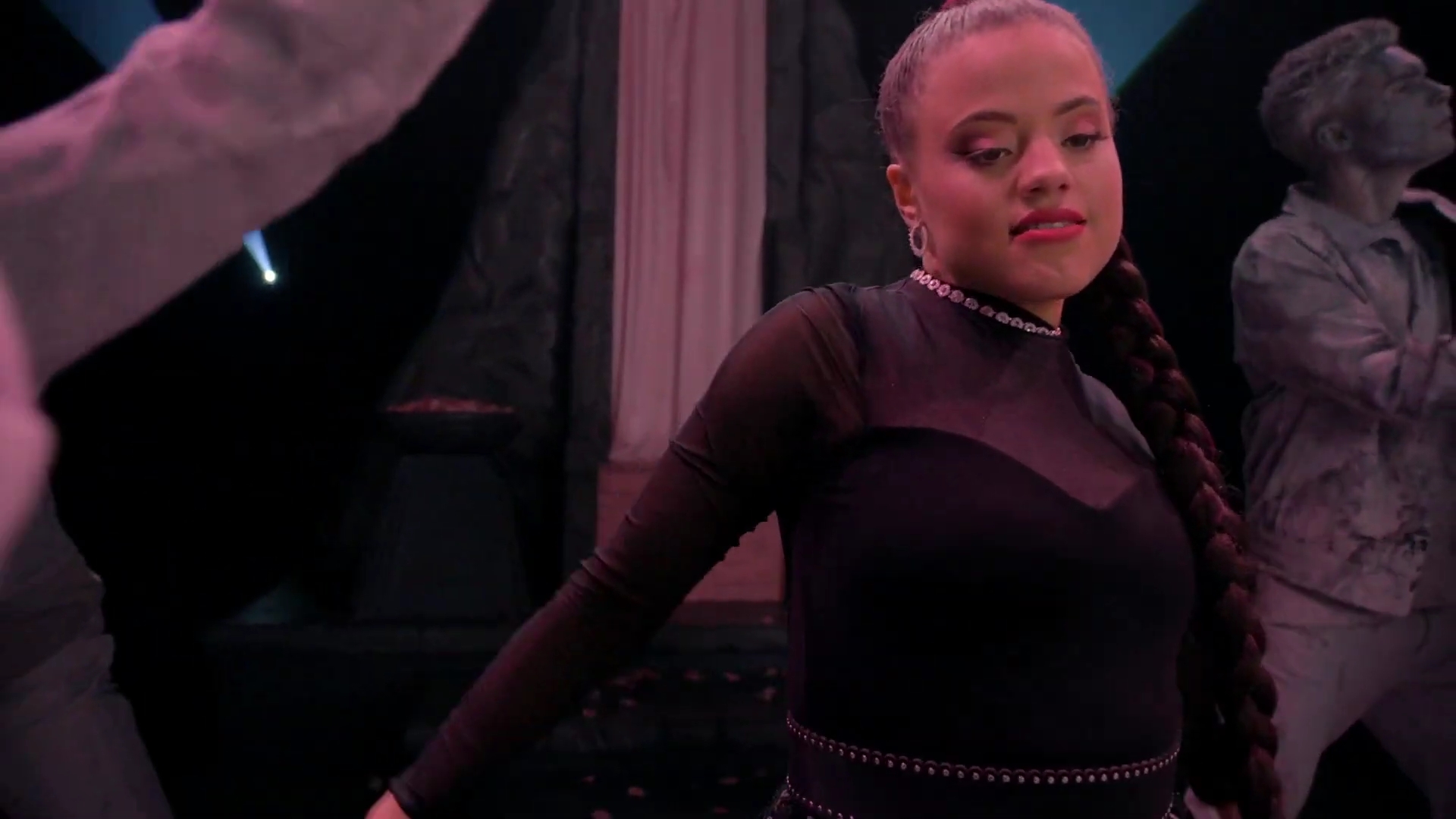 Charmed-Online-dot-nl_QueenOfMean-Remixclip00056.jpg Charmed-Online-dot-nl_QueenOfMean-Remixclip00056.jpg