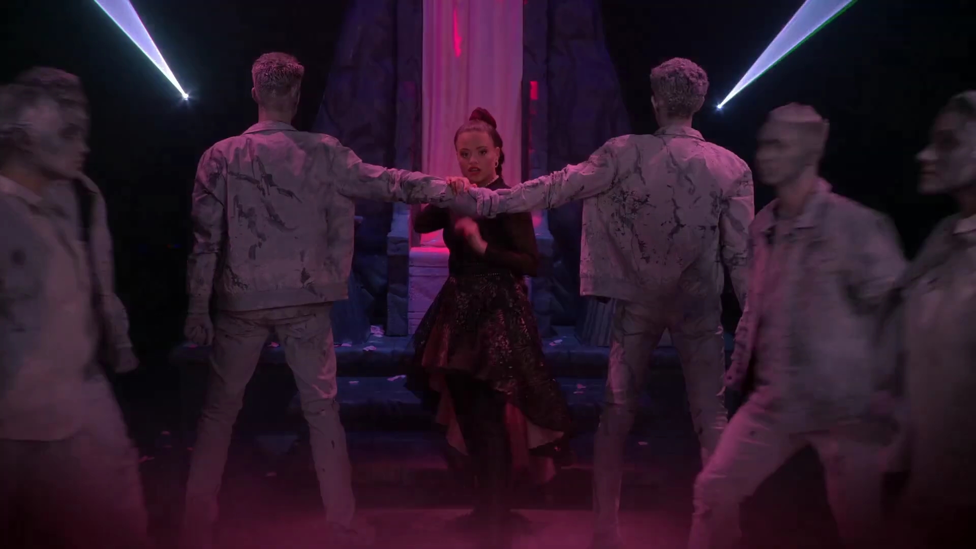 Charmed-Online-dot-nl_QueenOfMean-Remixclip00118.jpg Charmed-Online-dot-nl_QueenOfMean-Remixclip00118.jpg