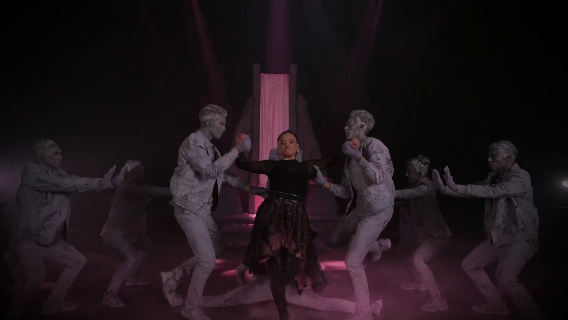 Charmed-Online-dot-nl_QueenOfMean-Remixclip00155.jpg Charmed-Online-dot-nl_QueenOfMean-Remixclip00155.jpg