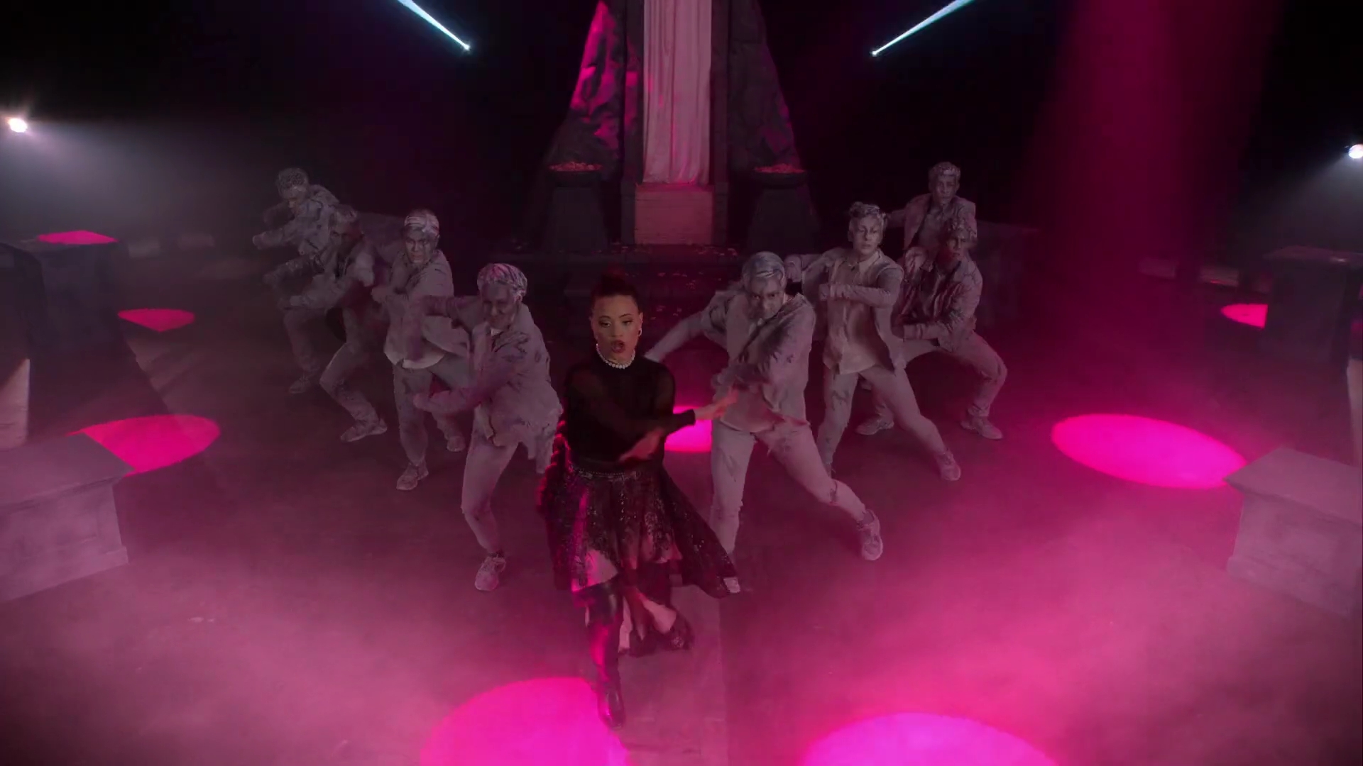 Charmed-Online-dot-nl_QueenOfMean-Remixclip00163.jpg Charmed-Online-dot-nl_QueenOfMean-Remixclip00163.jpg