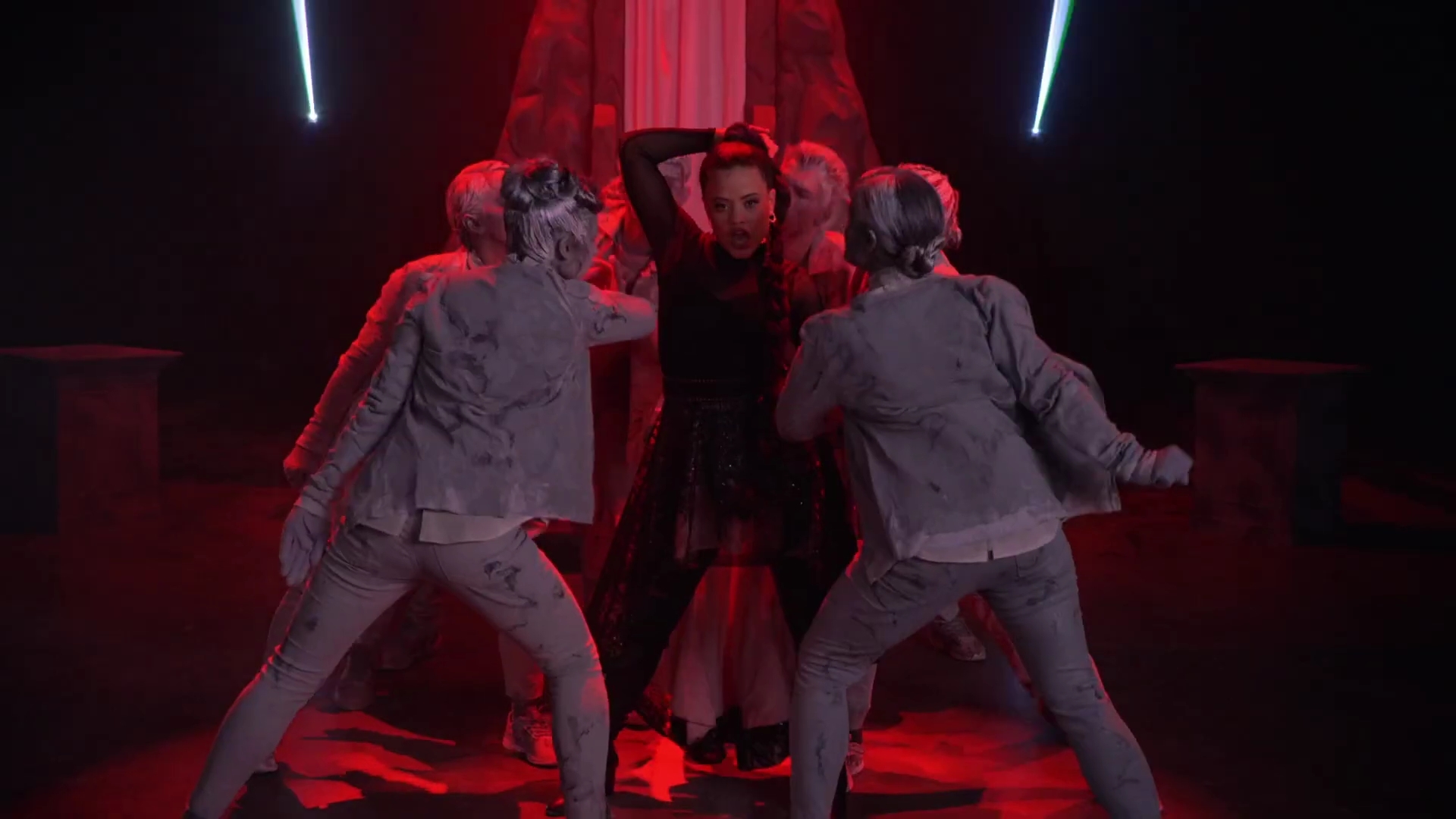 Charmed-Online-dot-nl_QueenOfMean-Remixclip00198.jpg Charmed-Online-dot-nl_QueenOfMean-Remixclip00198.jpg