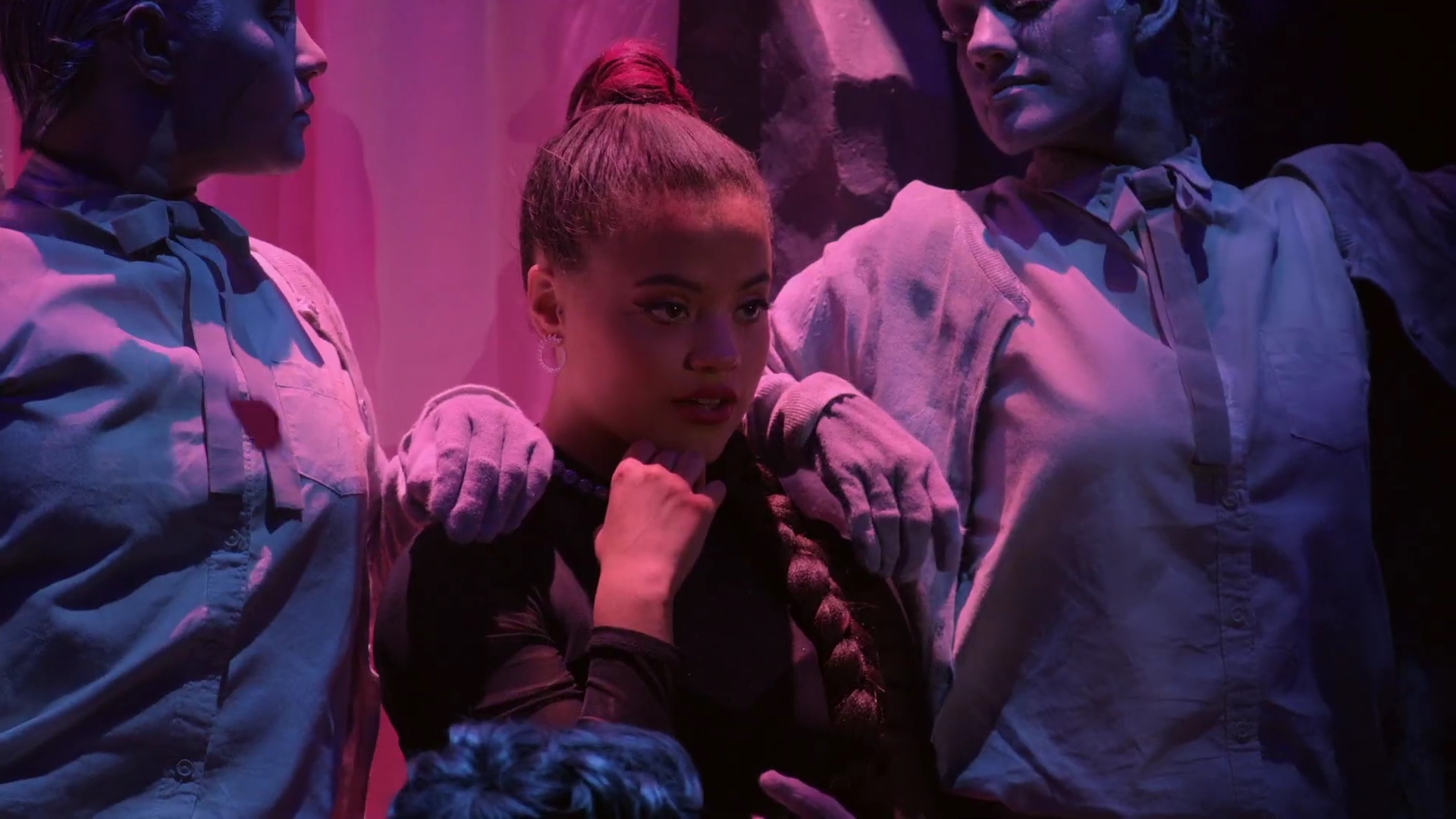 Charmed-Online-dot-nl_QueenOfMean-Remixclip00209.jpg Charmed-Online-dot-nl_QueenOfMean-Remixclip00209.jpg