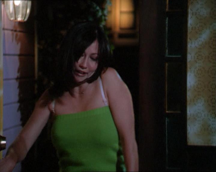 Charmed-Online_dot_net-2x01WitchTrial0070.jpg