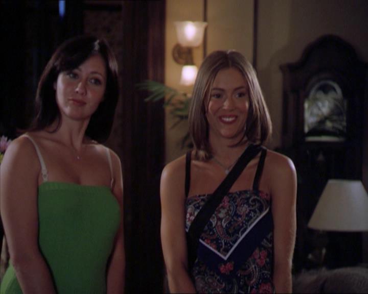 Charmed-Online_dot_net-2x01WitchTrial0091.jpg