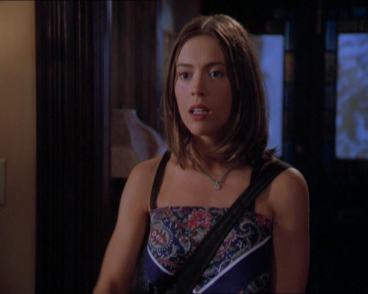 Charmed-Online_dot_net-2x01WitchTrial0100.jpg