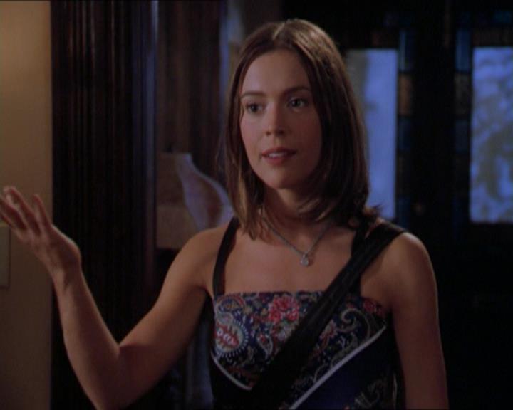 Charmed-Online_dot_net-2x01WitchTrial0101.jpg