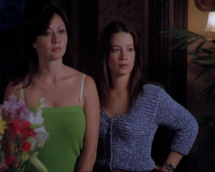 Charmed-Online_dot_net-2x01WitchTrial0104.jpg
