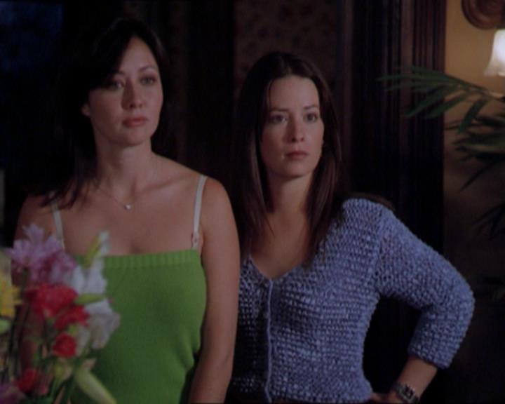 Charmed-Online_dot_net-2x01WitchTrial0105.jpg