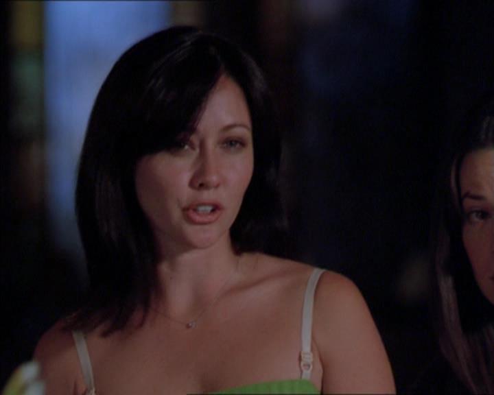 Charmed-Online_dot_net-2x01WitchTrial0128.jpg