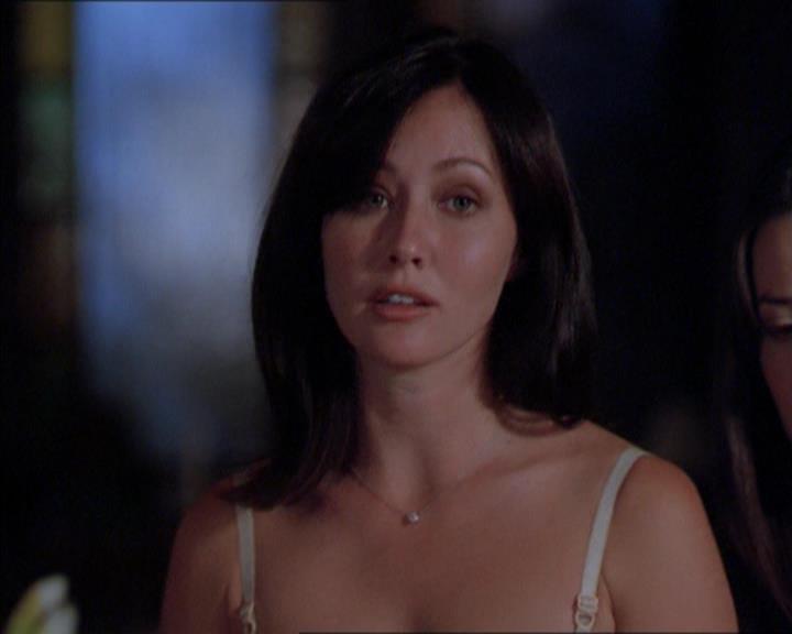 Charmed-Online_dot_net-2x01WitchTrial0145.jpg