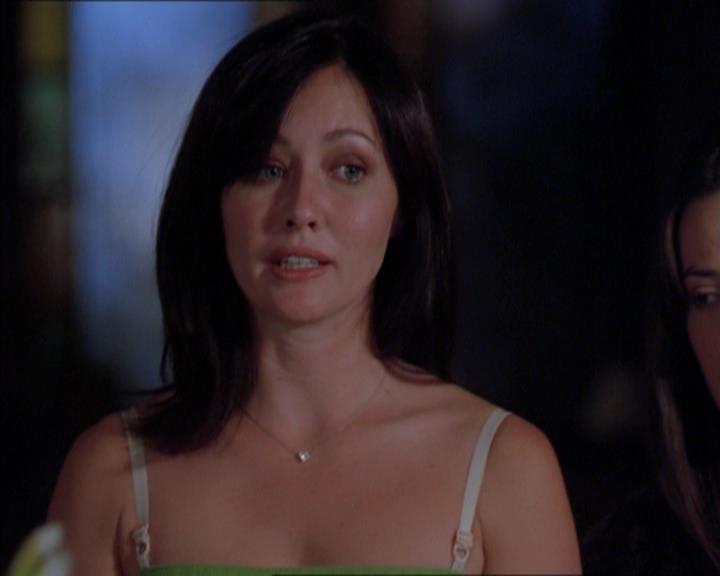 Charmed-Online_dot_net-2x01WitchTrial0146.jpg