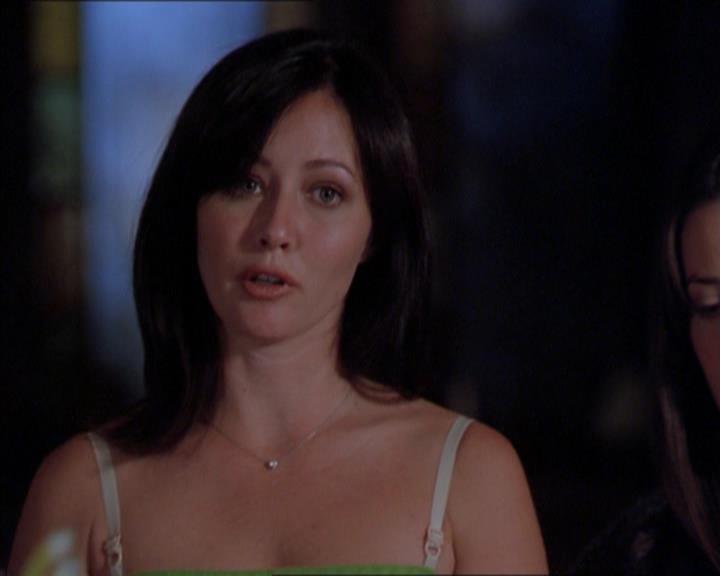 Charmed-Online_dot_net-2x01WitchTrial0147.jpg