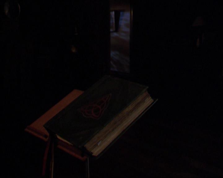 Charmed-Online_dot_net-2x01WitchTrial0158.jpg