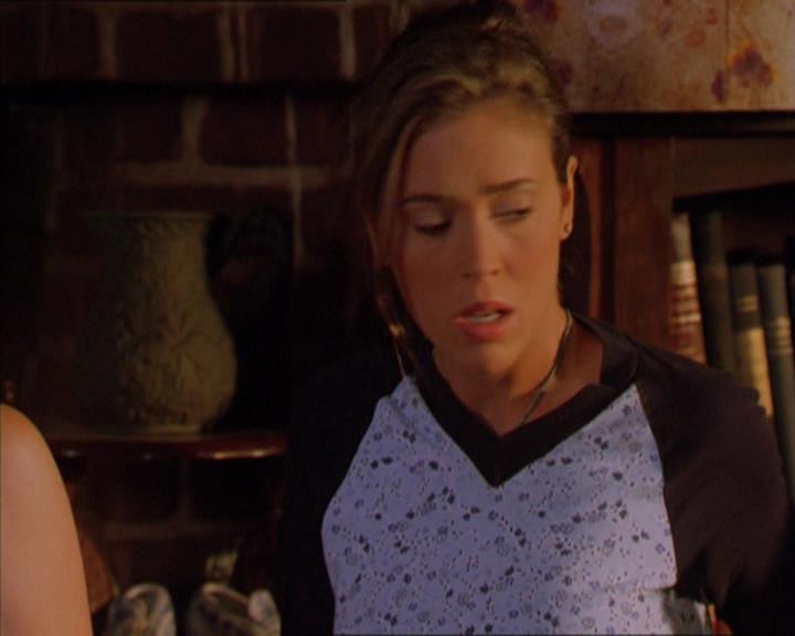 Charmed-Online_dot_net-2x01WitchTrial0209.jpg