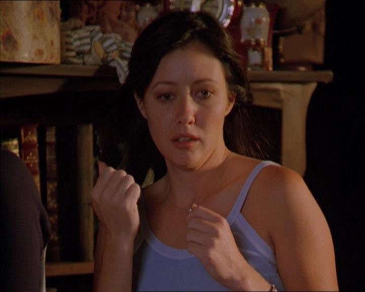 Charmed-Online_dot_net-2x01WitchTrial0211.jpg
