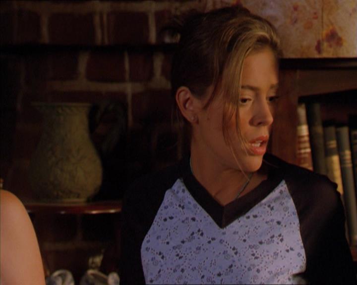 Charmed-Online_dot_net-2x01WitchTrial0213.jpg