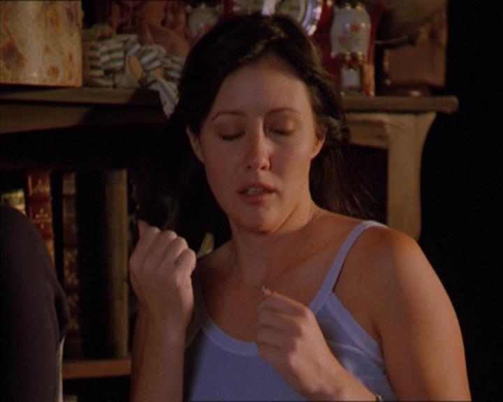 Charmed-Online_dot_net-2x01WitchTrial0215.jpg
