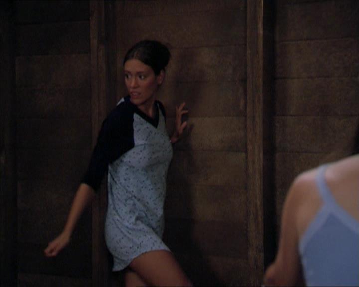 Charmed-Online_dot_net-2x01WitchTrial0303.jpg