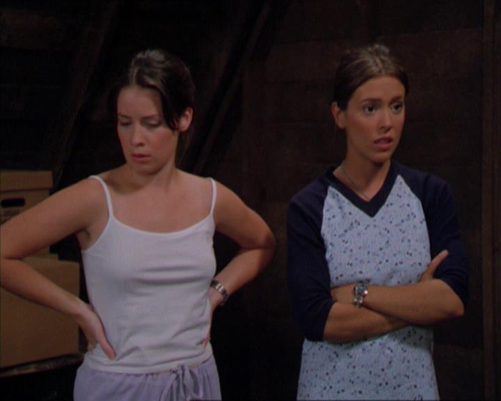 Charmed-Online_dot_net-2x01WitchTrial0314.jpg