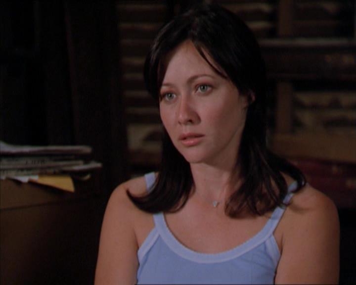 Charmed-Online_dot_net-2x01WitchTrial0318.jpg