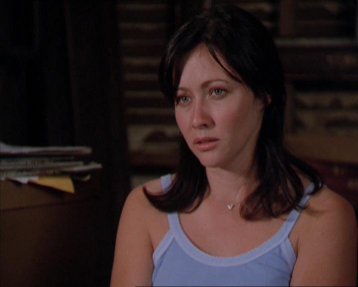 Charmed-Online_dot_net-2x01WitchTrial0320.jpg